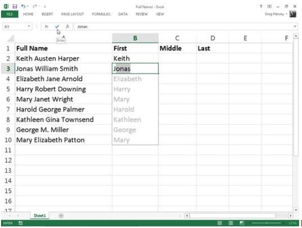 El relleno rápido es una de las nuevas características de Excel que vinieron a salvarnos la vida.